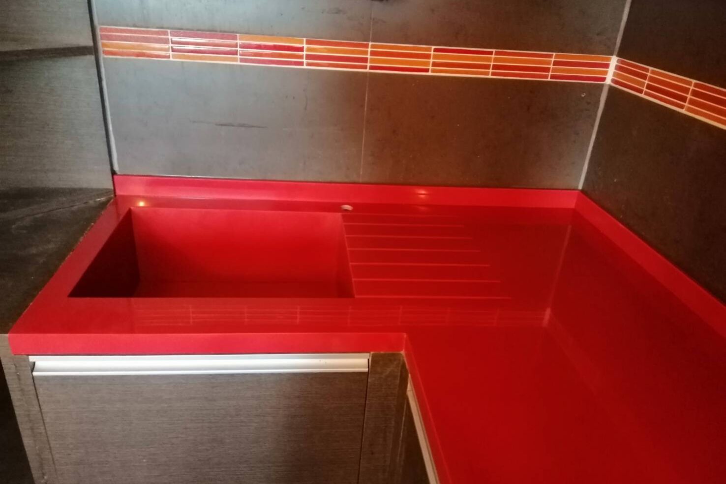 เคาน์เตอร์ครัวสีแดง