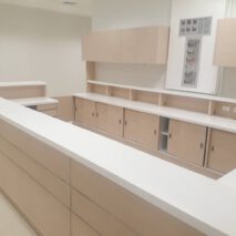 เคาน์เตอร์หินสังเคราะห์สีขาว